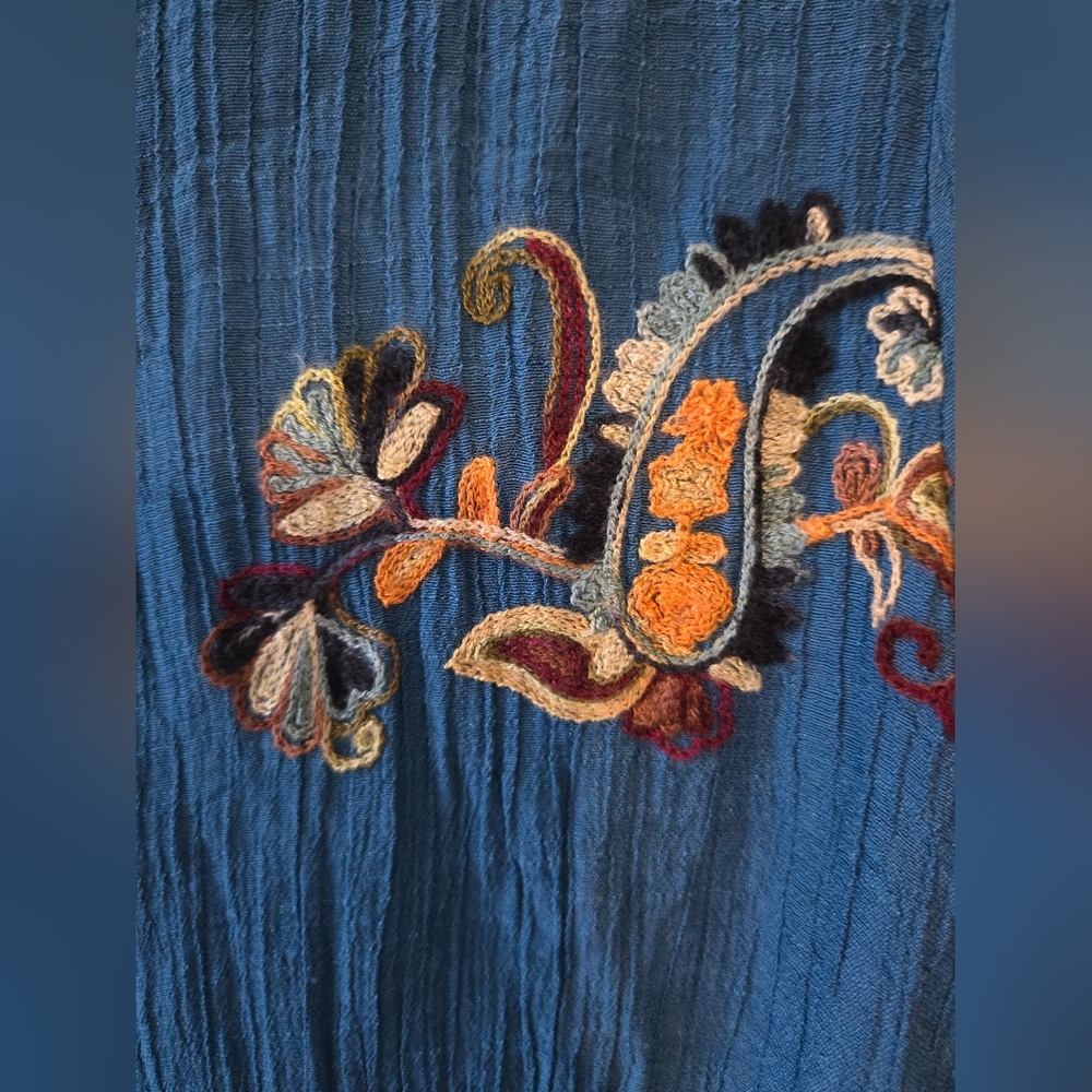 Women's Fig And Flower Teal Floral Embroidered Roll Tab Button Up Size Small - Picture 8 of 14